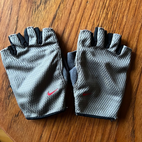 Nike Dri-fit fingerless workout gloves - Picture 1 of 4